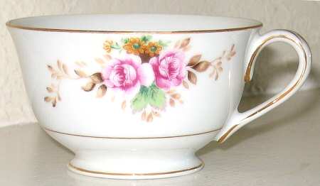 UCJ9 Footed Cup