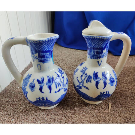 Willow (Blue, No Marks) Vinegar and Oil Set with Stoppers