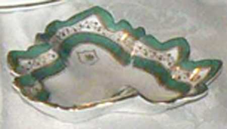 UC718 Leaf Shaped Dish