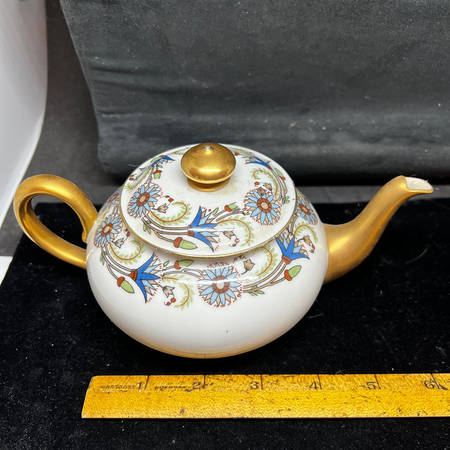 UNC213 Teapot & Lid