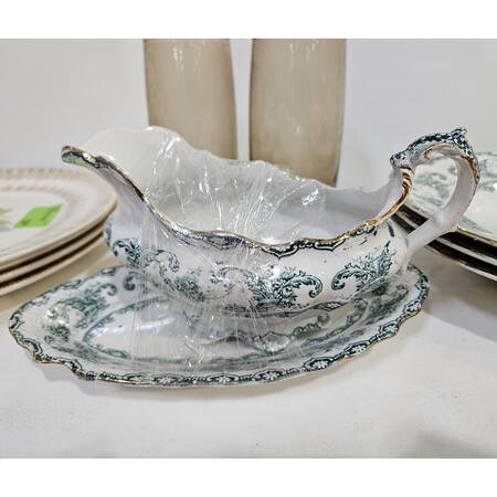 Dorothy Gravy Boat & Underplate