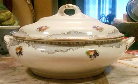 5192 Round Covered Vegetable