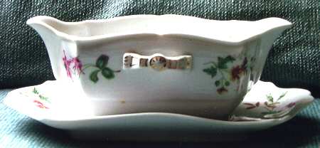 UC753 Gravy Boat & Underplate