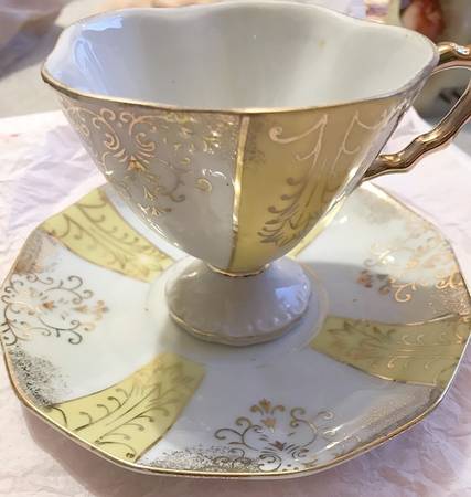 E-3007 Footed Cup & Saucer Set