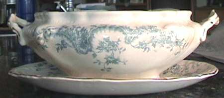 UC768 Gravy Boat & Lid