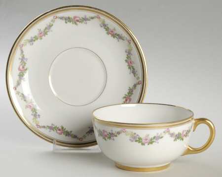 UNC218 Footed Cup & Saucer Set