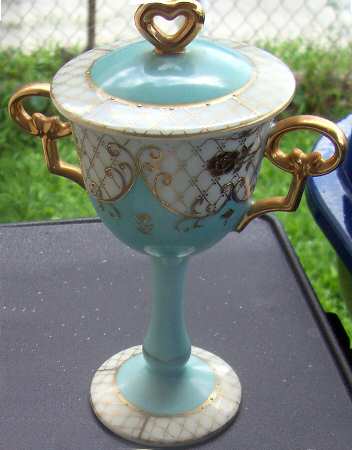 6437b 8" Footed Urn