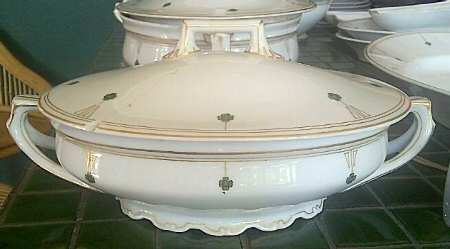 10865 Oval Covered Vegetable
