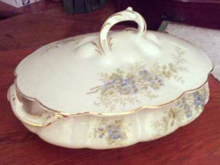 5659 Oval Covered Vegetable