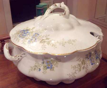 5659 Tureen &  Lid