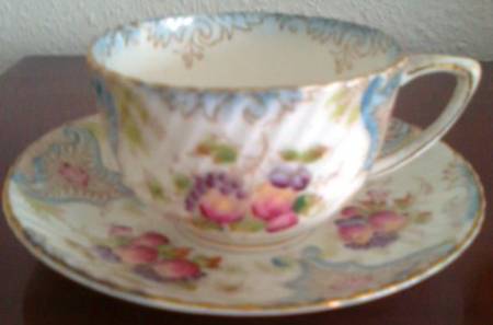 1233 Footed Cup & Saucer Set