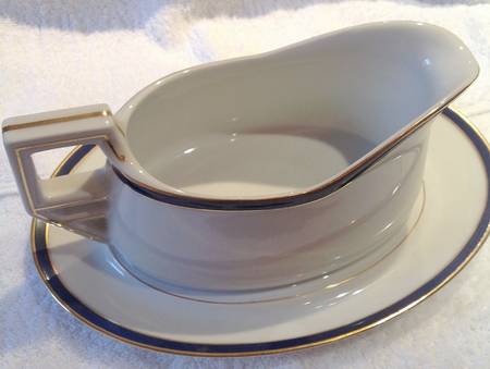 297 Gravy Boat & Underplate