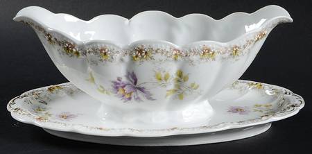 25302 Gravy Boat with Attached Underplate