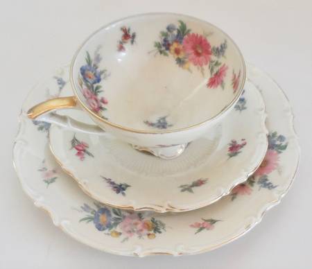 UNZ2 Footed Cup & Saucer Set
