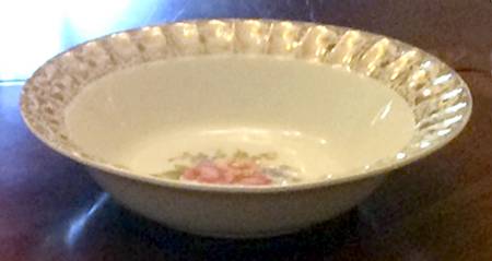 USA174 9" Round Vegetable Bowl
