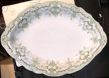 Kings Border Green (Gold Accents) 16" Oval Serving Platter