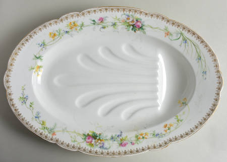 UC1023 17" Oval Platter with Well