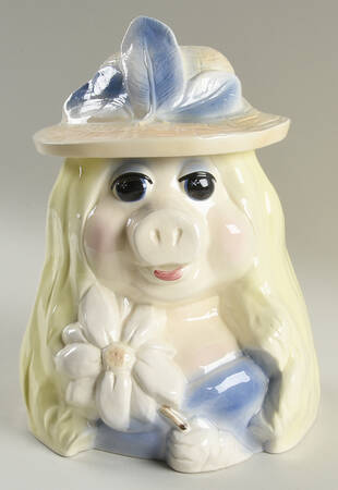 Cookie Jars Figural Cookie Jar & Lid