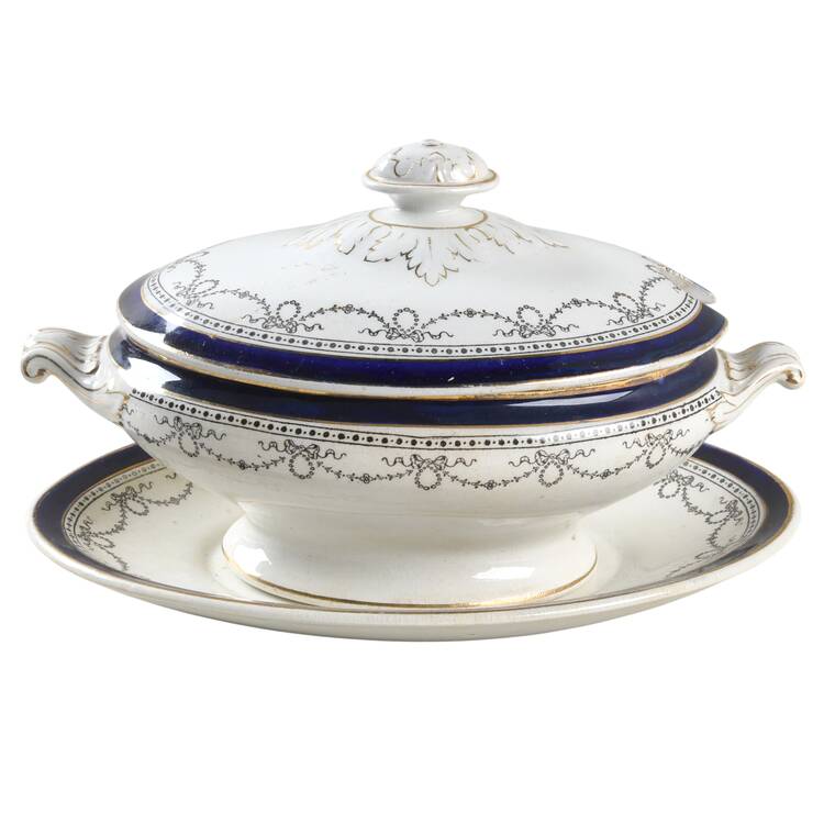 UC2 Gravy Boat & Lid w/Underplate