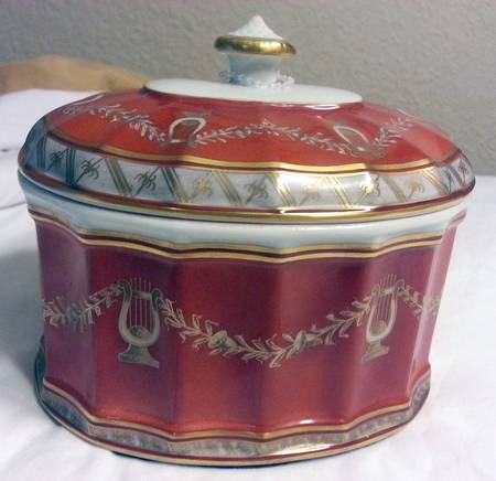 VIA3 Oval Box & Lid