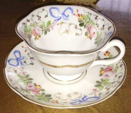 VIA7 Footed Cup & Saucer Set