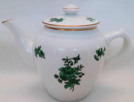 VIA8 Teapot & Lid