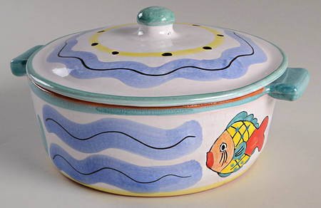 Fish Fish (Fish Completely Colored) 1.25 Qt Round Covered Casserole