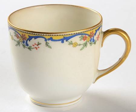 The Meuse (Red Flowers, Blue) Flat Demitasse Cup