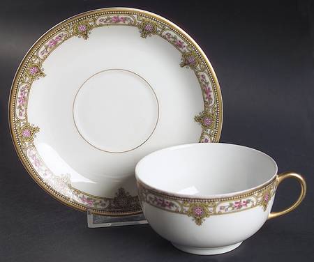 VIG20 Footed Cup & Saucer Set