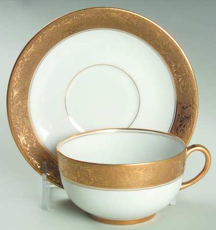 VIG28 Flat Cup & Saucer Set