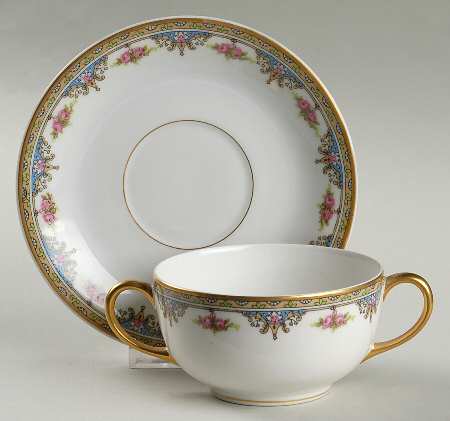 VIG3 Flat Bouillon Cup & Saucer