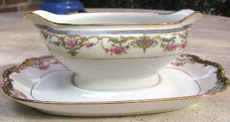 VIG49 Gravy Boat with Attached Underplate