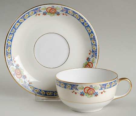VIG5 Flat Cup & Saucer Set