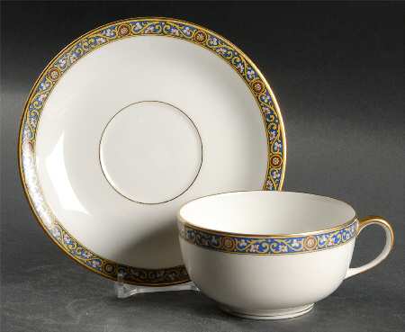 VIG6 Flat Cup & Saucer Set