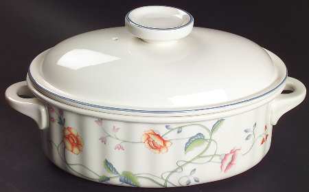 Albertina 2 Quart Oval Covered Casserole