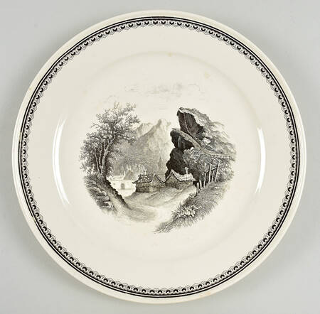 Alpina (Smooth, Black Scene) Dinner Plate