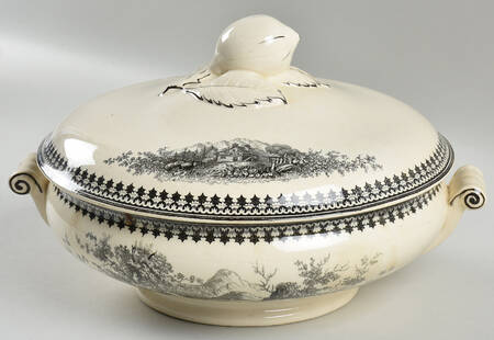 Alpina (Smooth, Black Scene) Round Covered Vegetable
