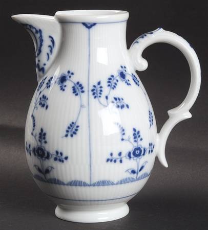 Amalienburg 20 Oz Pitcher
