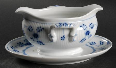 Amalienburg Gravy Boat with Attached Underplate