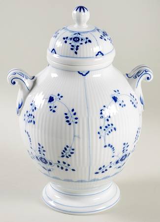 Amalienburg 12" Urn with Lid