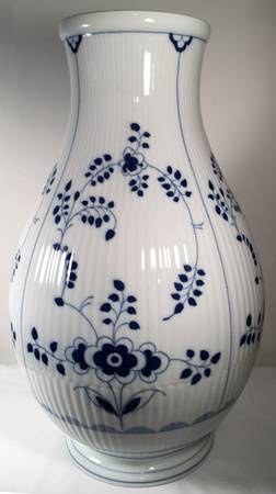 Amalienburg 20" Vase