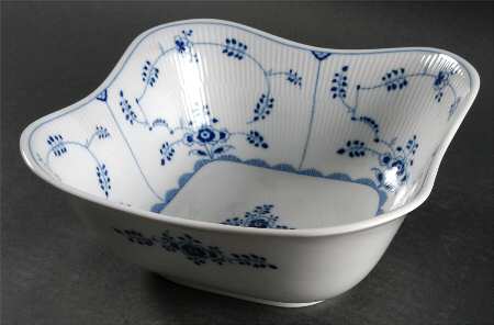Amalienburg 8" Square Vegetable Bowl