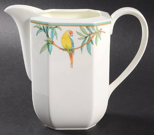 Amazona 24 Oz Pitcher