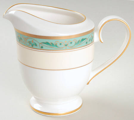 Cassis (Bone) Creamer