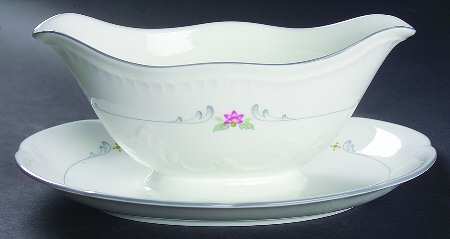 Collier Gravy Boat with Attached Underplate