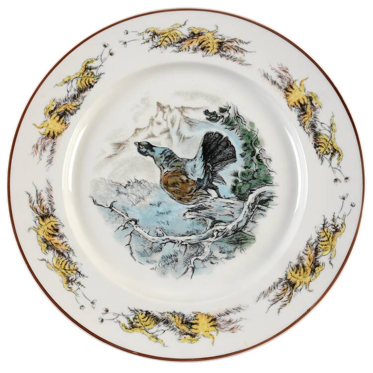 Fontainebleau (No Border, Brown Trim) Dinner Plate