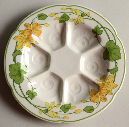 Geranium (Non Ribbed Rim) 6 Hole Escargot/Snail Dish