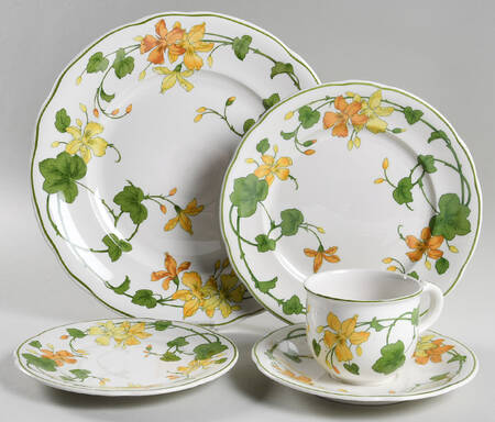 Geranium (Non Ribbed Rim) 40 Piece Estate Set