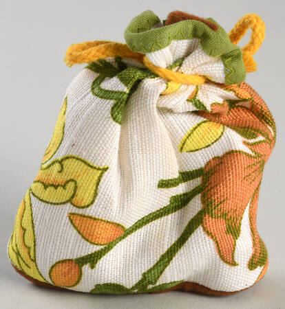 Geranium (Non Ribbed Rim) Cloth Egg Cozy