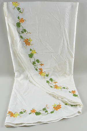 Geranium (Non Ribbed Rim) 81" Round Tablecloth